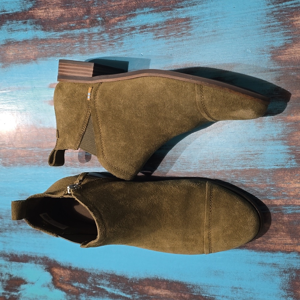 Tom's Suede Riley Booties - Picture 2 of 4